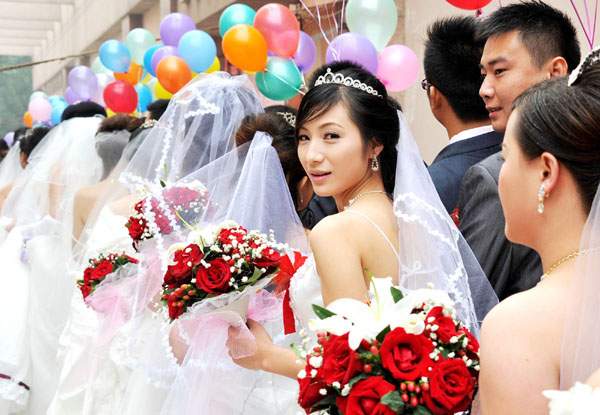 Free group wedding offered in E China