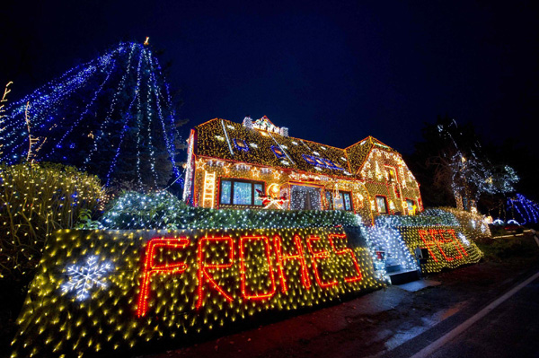 Christmas lights go up in Bremen