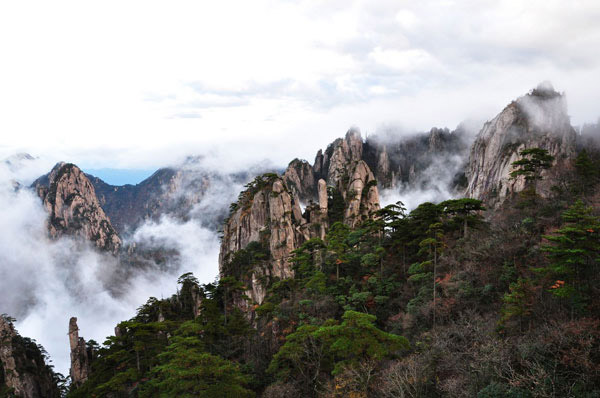 Head in the clouds at Huangshan Mountain[1]|c