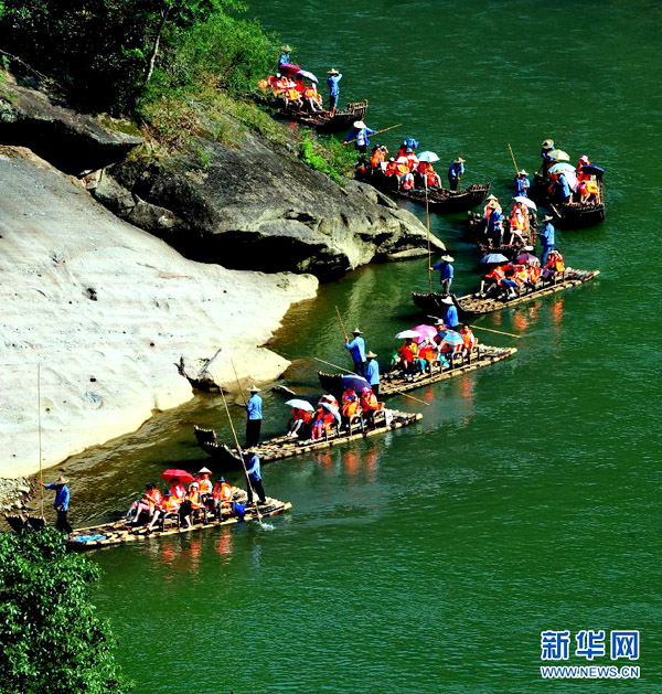 Tourism thrives in Wuyi Mountain