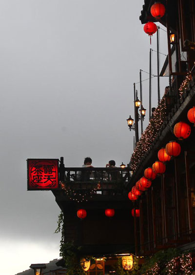 Experiencing old fashioned atmosphere on old street of Jioufen