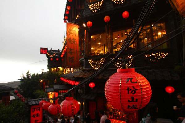 Experiencing old fashioned atmosphere on old street of Jioufen