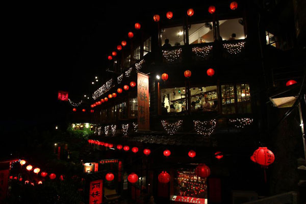 Experiencing old fashioned atmosphere on old street of Jioufen