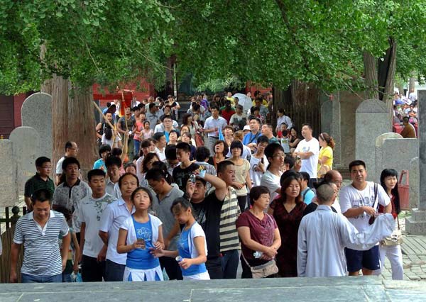 Shaolin Temple receives peak tourism season
