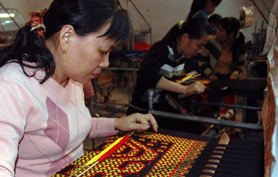 Traditional Li brocade in China's Hainan Province