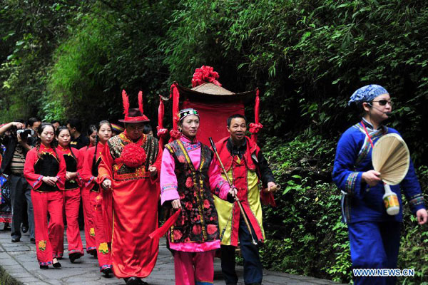 Three-Gorges Tribe Scenic Spot attracts tourists in C China