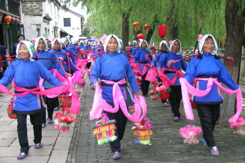 Tiaohualan (Carry A Basket of Flowers)