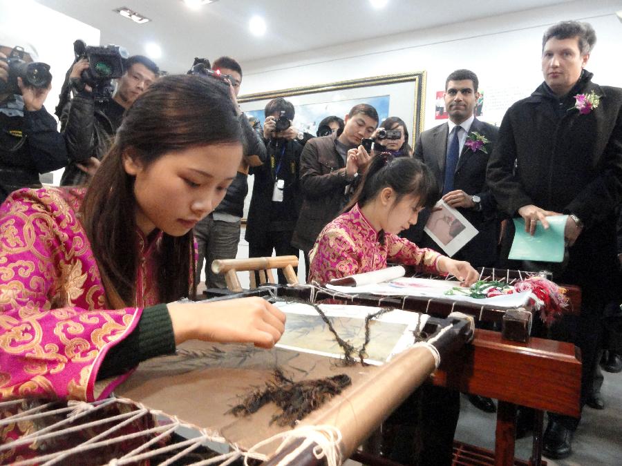 5th China Embroidery Culture and Arts Festival opens in Suzhou