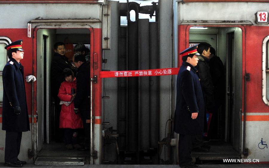 Spring Festival travel rush starts around China