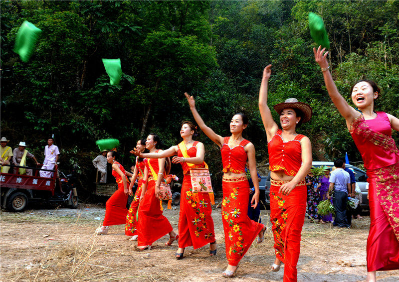 Giant water fight in the name of Buddha