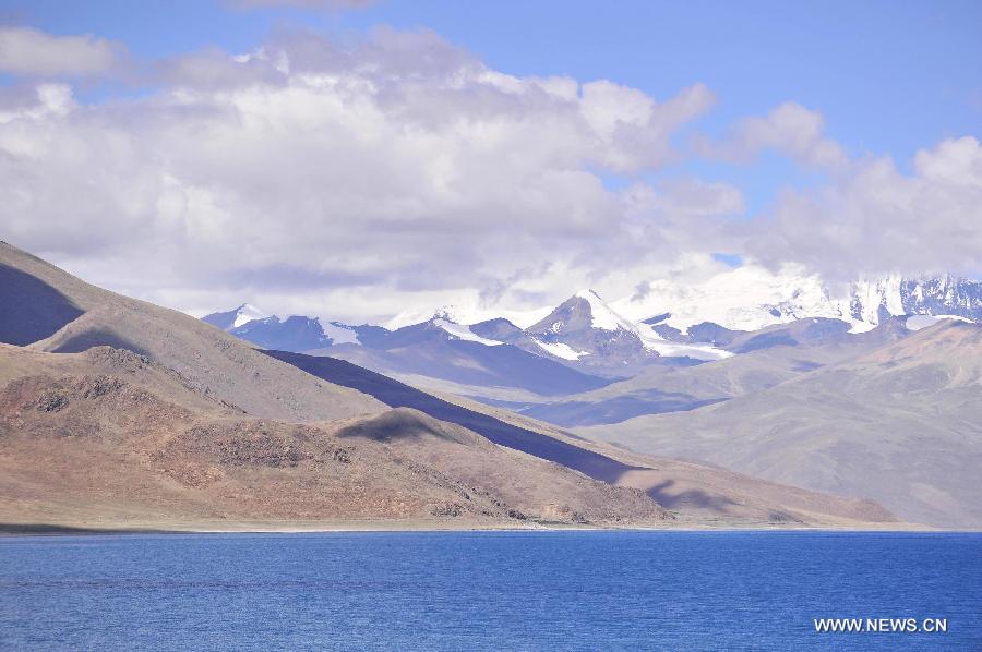 Yamzhog Yumco Lake in Tibet