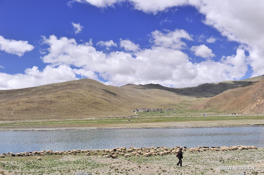 Yamzhog Yumco Lake in Tibet