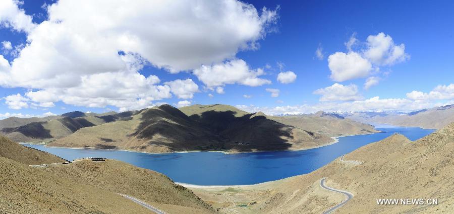 Yamzhog Yumco Lake in Tibet