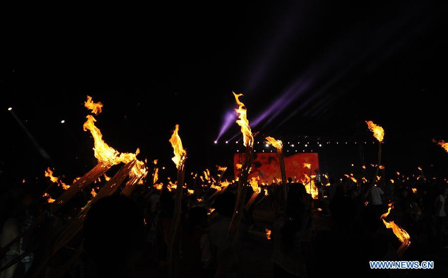 Tourists, performers mark traditional Torch Festival in SW China