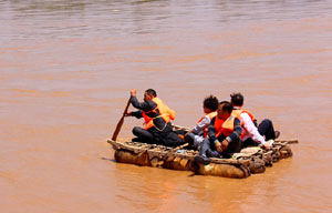 Jet boat thrills along Tianjin coast