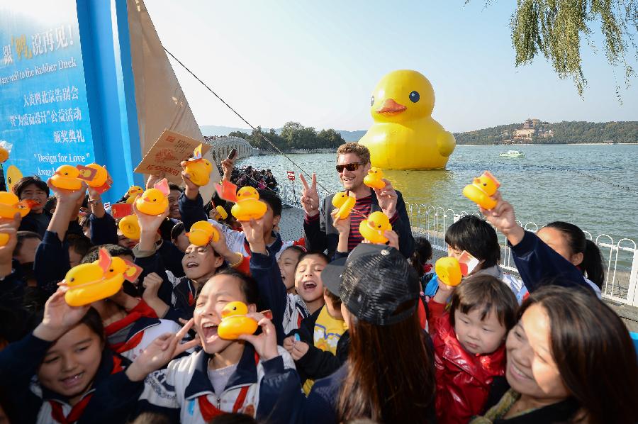 Giant yellow rubber duck to end tour at Summer Palace