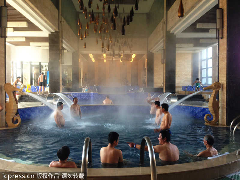 Thousand year-old hot spring welcomes visitors in Zhejiang