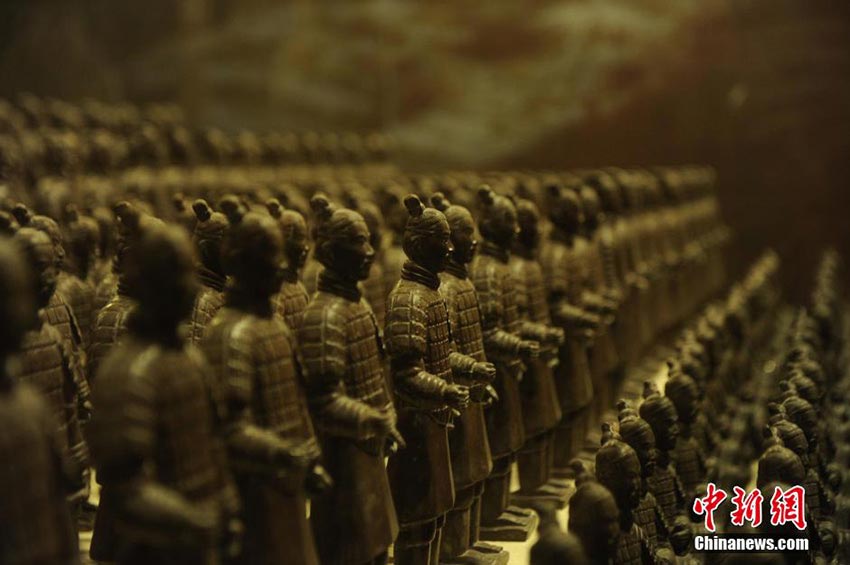 Chocolate 'Terracotta Warriors' appear in Chongqing