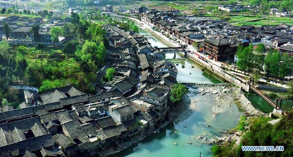 Tourists visit China's Qingmuchuan town