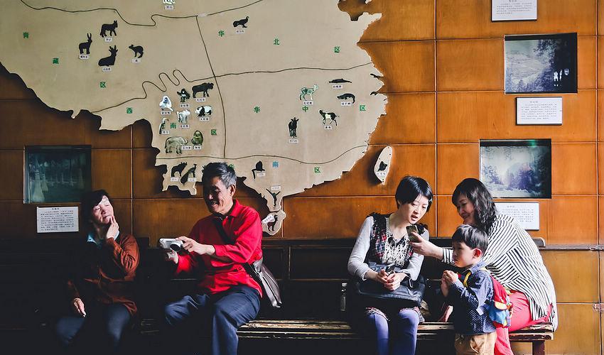 Shanghai locals bid farewell to childhood memories