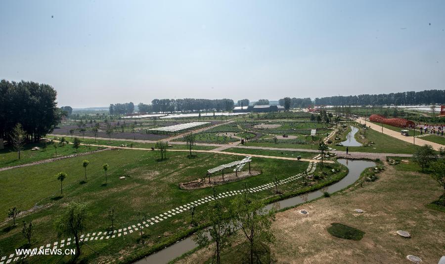 Int'l Grape Exhibition Garden opens in Yanqing county of Beijing