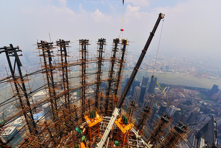 Shanghai skyscraper reaches 632m