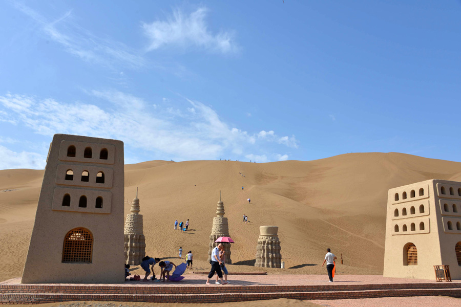 Desert tourism hot in early autumn