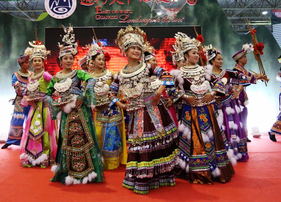Actors perform in 5th China Guilin Int'l Tourism Expo