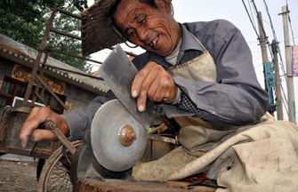 Chinese craftsmen show lanterns for Singapore's Teochew Festival