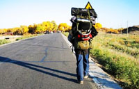Travelers warm up to online guides
