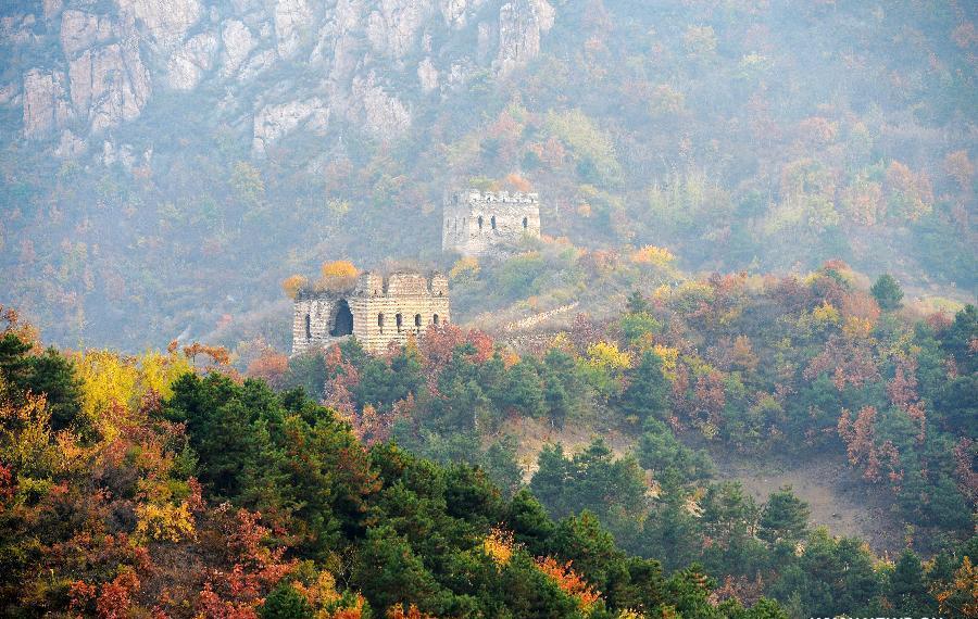 Autumn scenery of Yumuling Great Wall in Hebei