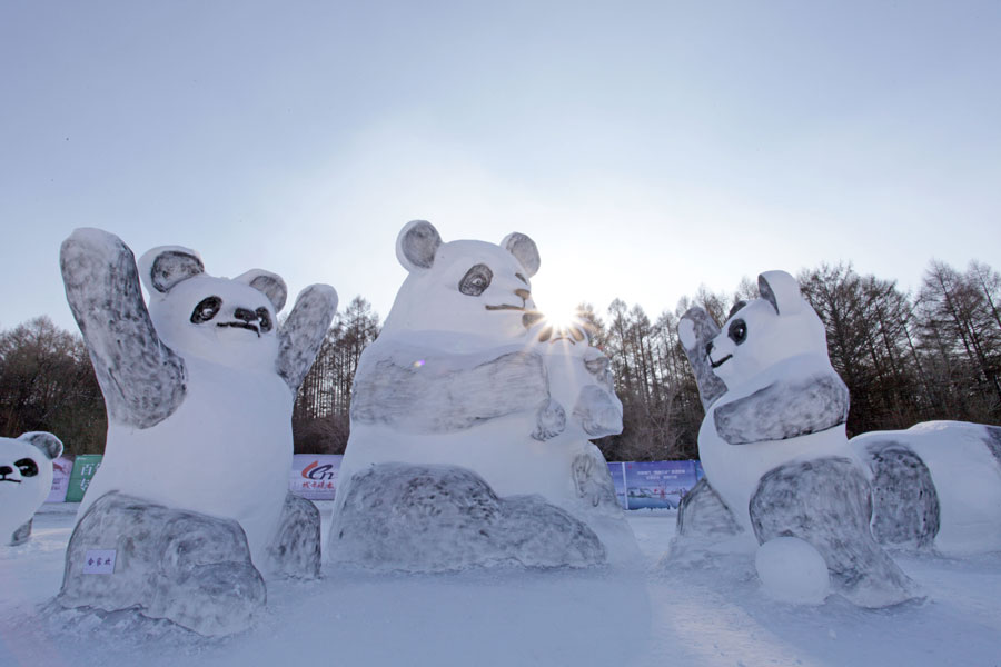 Panda snow sculptures attract tourists in Changchun