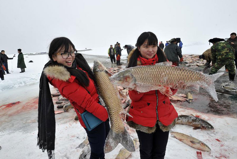 Winter fishing kicks off in Xinjiang