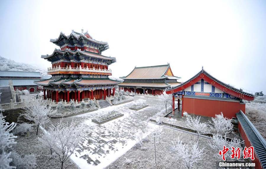 Snow turns Tianmen Mountain into fairyland