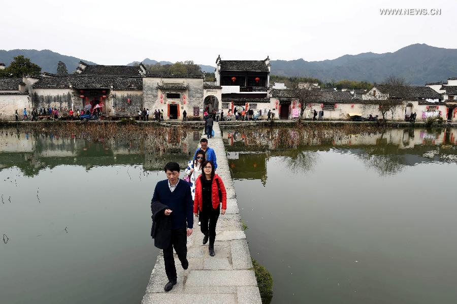 Spring scenery of Hongcun village, E China