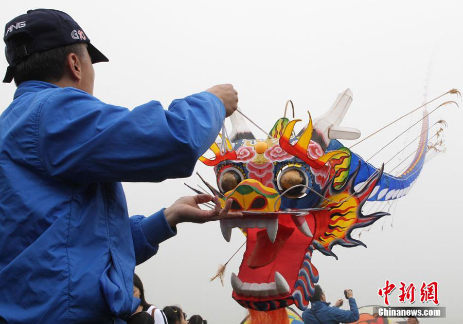 World's longest kite soars in Chongqing