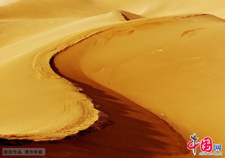 Explore Kumtag desert in Xinjiang