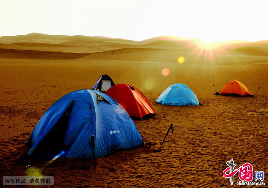 Explore Kumtag desert in Xinjiang