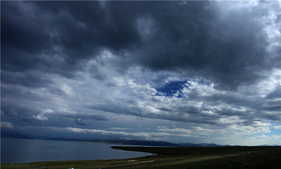 Lovely 'pearl' on the mountain: Sayram Lake