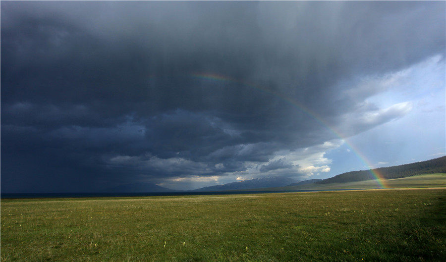 Lovely 'pearl' on the mountain: Sayram Lake