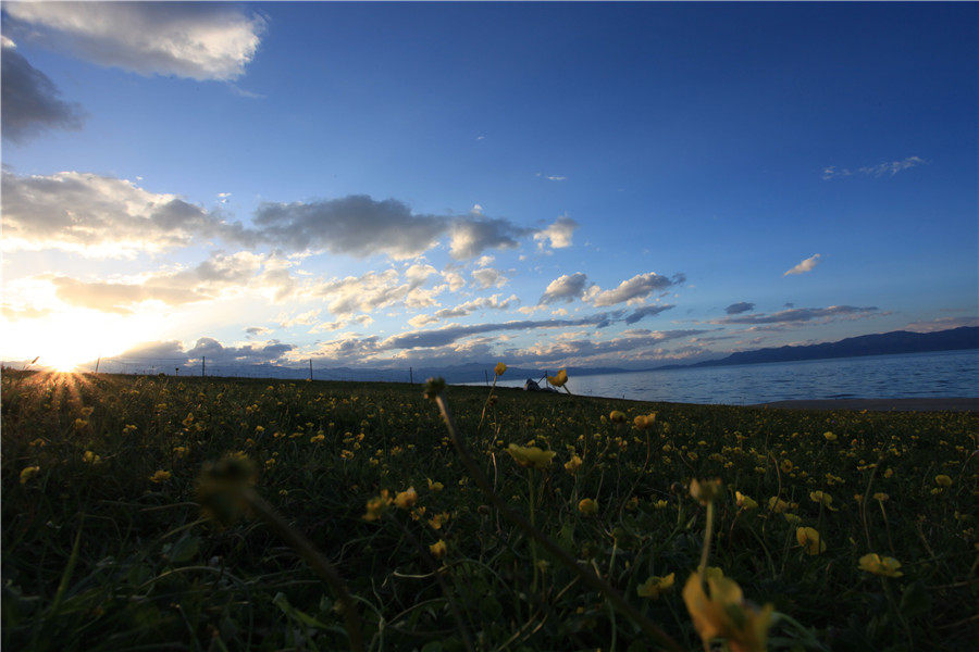 Lovely 'pearl' on the mountain: Sayram Lake