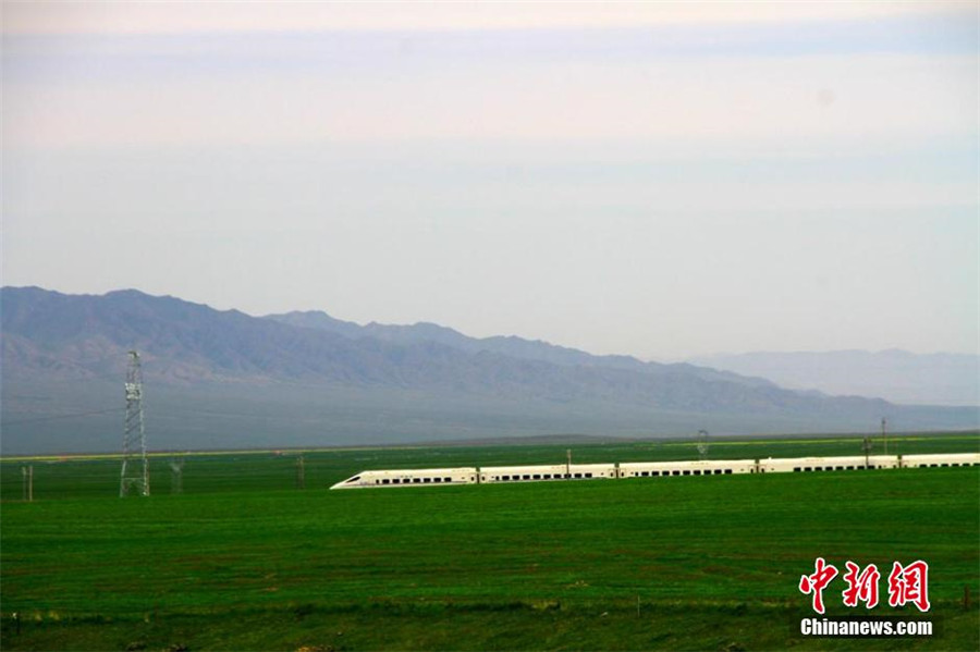 Spectacular scenery along Lanxin High-speed Rail