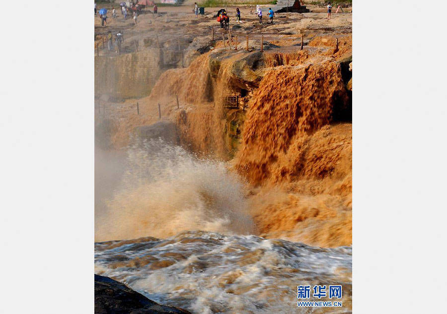 Hukou Waterfall shows marvelous spectacle