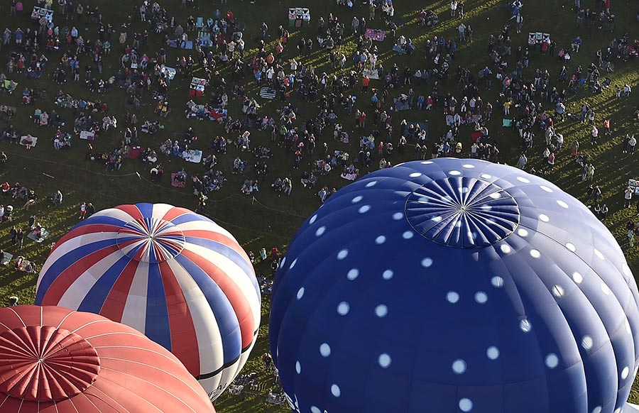 Balloons fly at Britol Int'l Balloon Fiesta