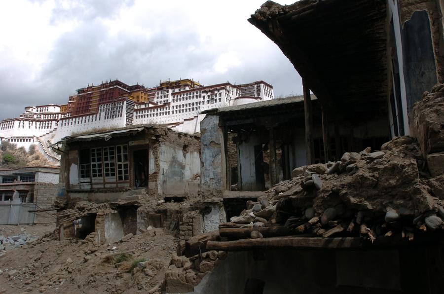 Potala Palace square renovated in Tibet