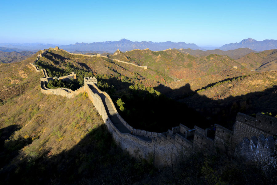 Autumn painted scenery of Jinshanling Great Wall