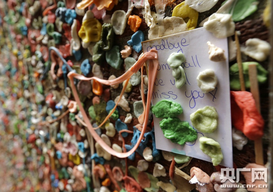Seattle's gum wall gets deep clean after 20 years