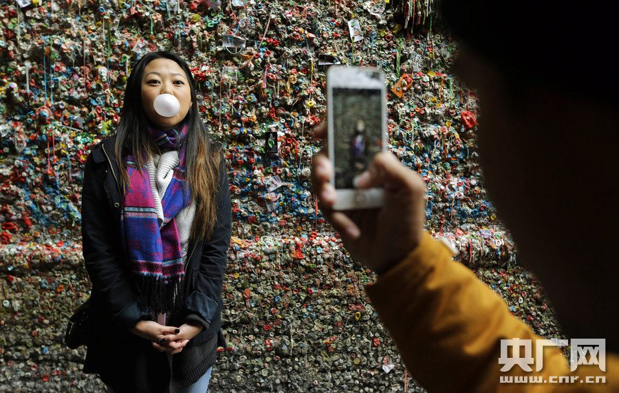 Seattle's gum wall gets deep clean after 20 years