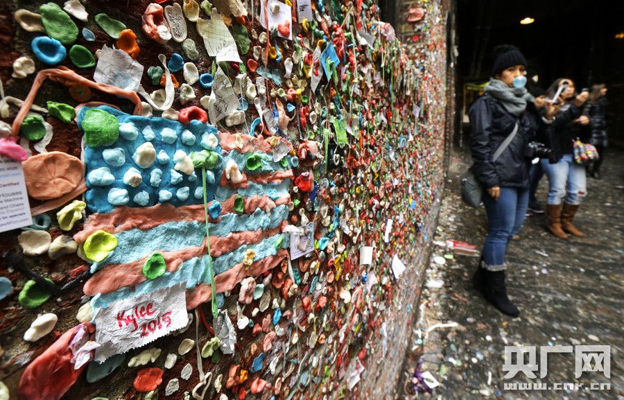 Seattle's gum wall gets deep clean after 20 years