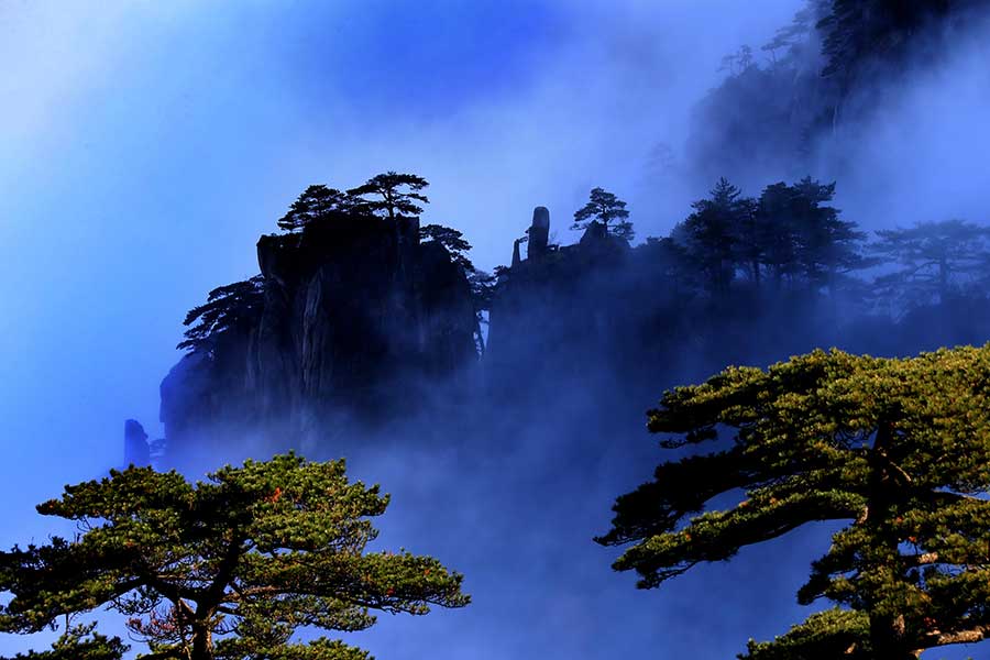 Huangshan's beauty in early winter